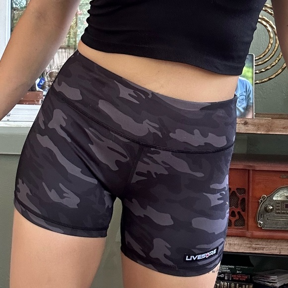 livesore Pants - Black grey army camo shorts - livesore - crossfit - size medium